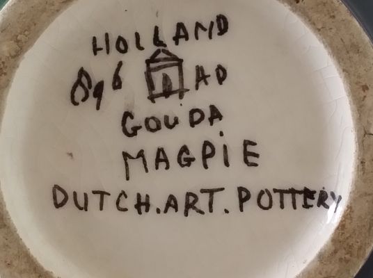 Gouda pottery Magpie vase mark